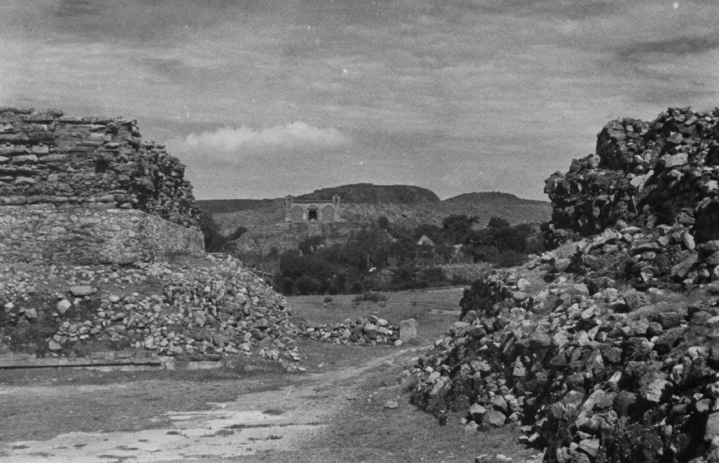 1937_08_20-2-007b-Mitla.jpg