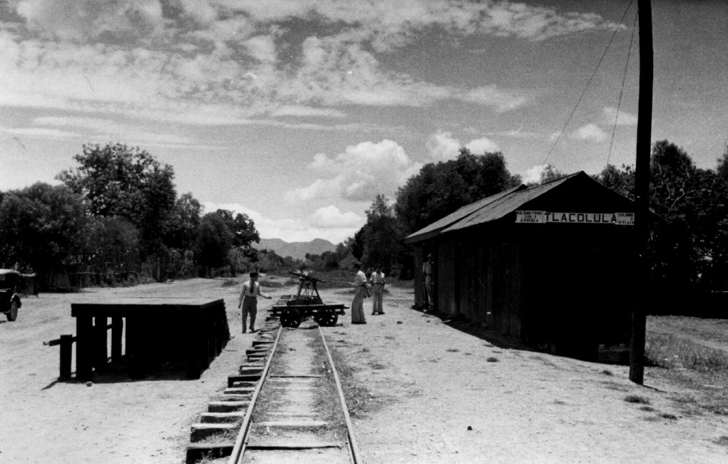 1937_08_20-2-025a-TlacolulaRRStation.jpg