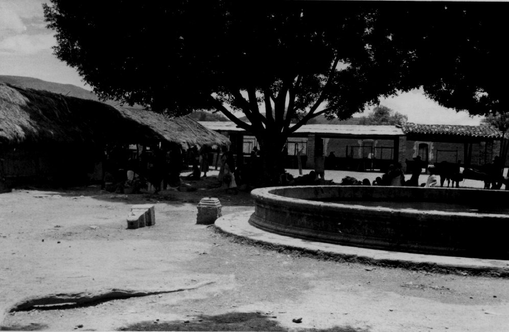 1937_08_20-2-027a-TlacolulaMarketplace.jpg