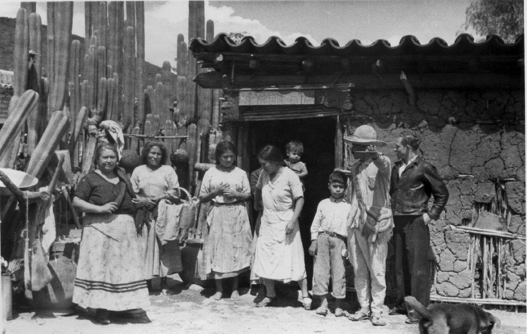 1937_08_20-2-033a-FamilyAndMorasAtStop-WayToTotolapan.jpg