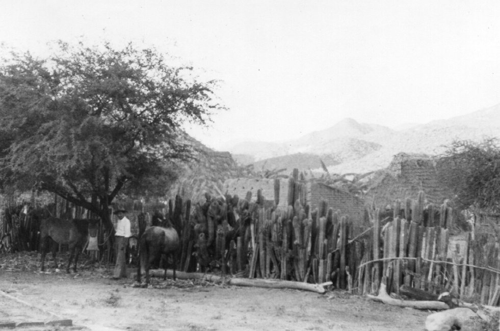 1937_08_20-2-037a-TotolapanInnkeeper.jpg