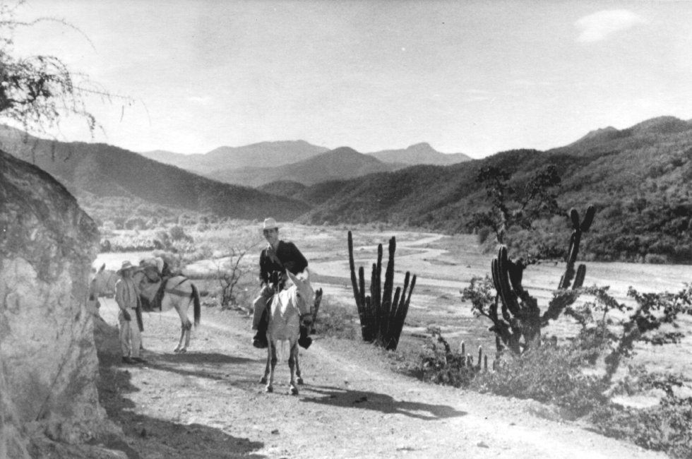1937_08_21-2-041c_2-057-NicoloOrtiz-Stanley-TrailToSanCarlos.jpg