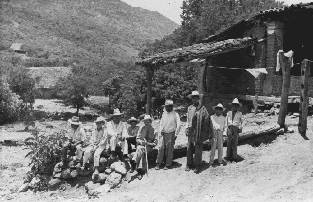 1937_08_23-2-075a-StanleyWithMenOfSanBartolo.jpg