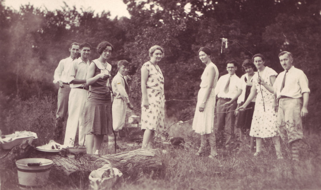 1932est-Witschis-students--picnic-behind-Witschi-home--Iowa-City.jpg