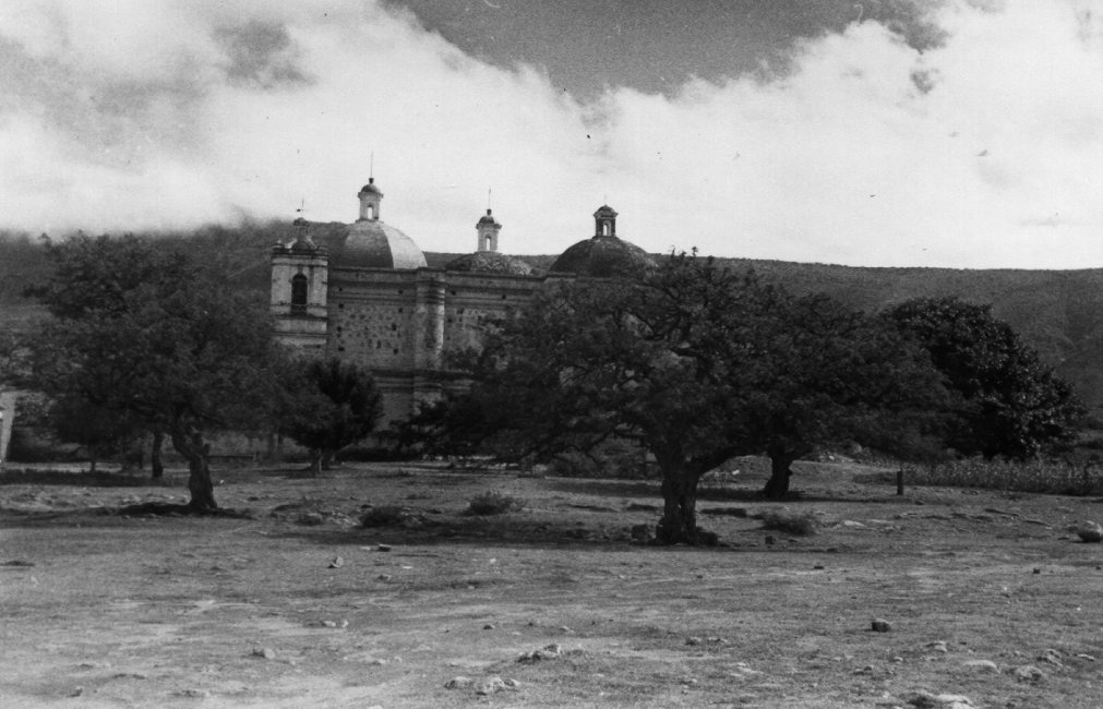 1937_08_20-2-005b-Mitla.jpg