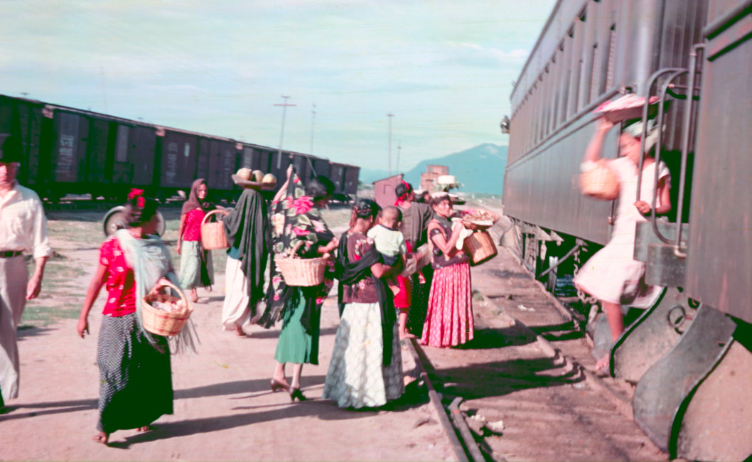 1937_09_02-008-TehuantepecRailroadAtIxtepec.jpg