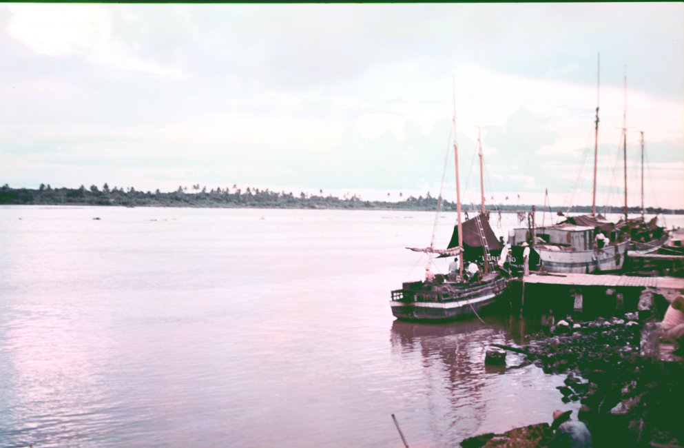 1937_09_04-015-LookingUpriver-PuertoMexico.jpg