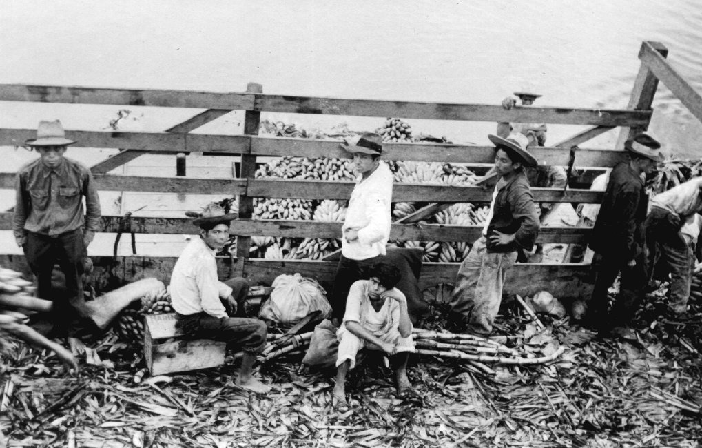 1937_09_09-4-047b-BananaBargeWorkers-CoatzacoalcosR.jpg